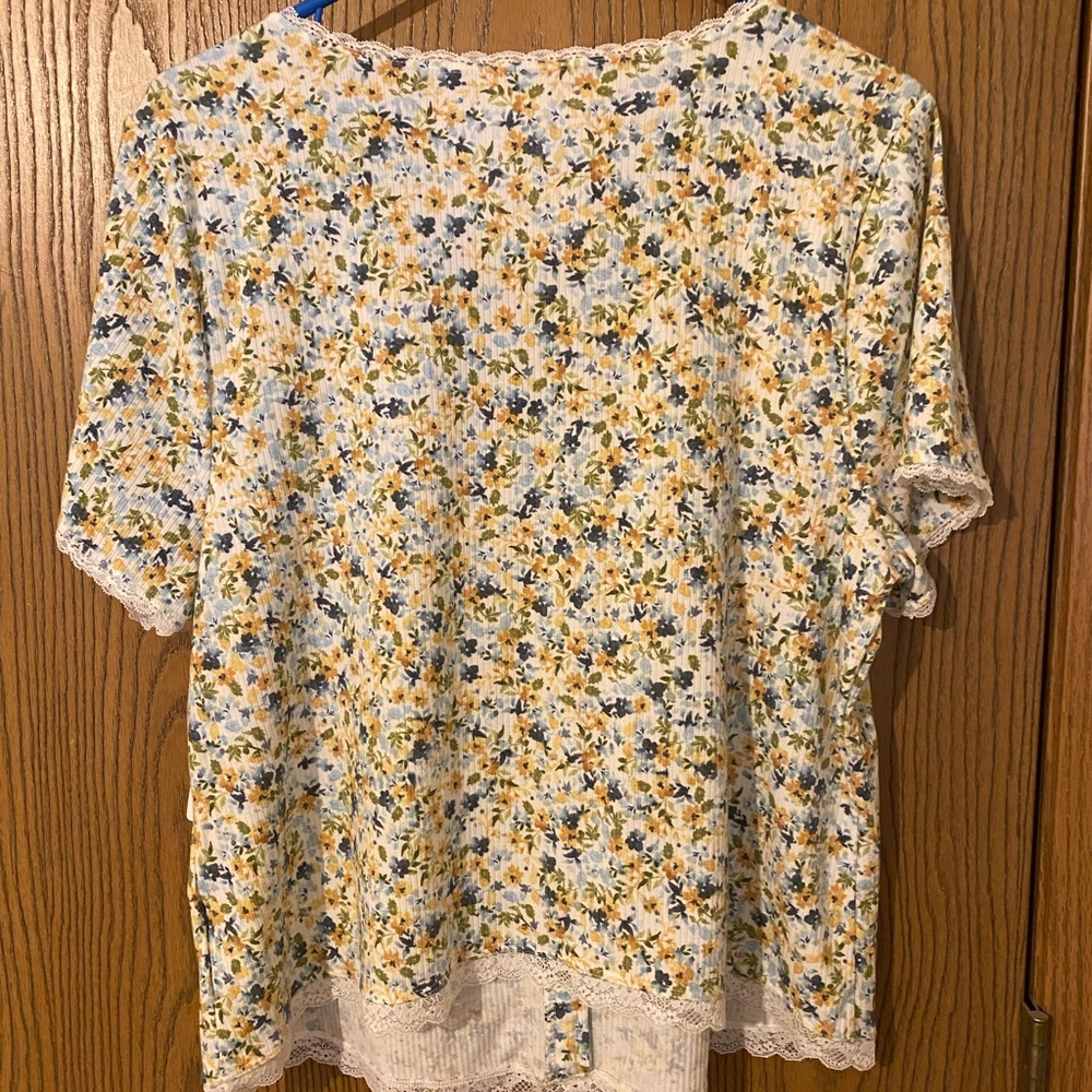 Torrid Ribneck lace trim button tee